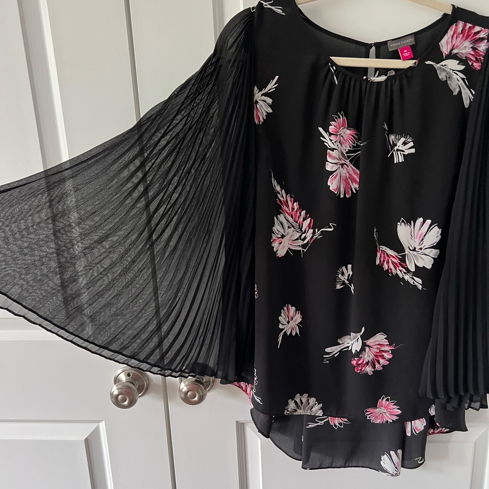 Vince Camuto Sheer Pleated Butterfly Sleeve Flowy Floral Blouse | Size Medium - Picture 4 of 6